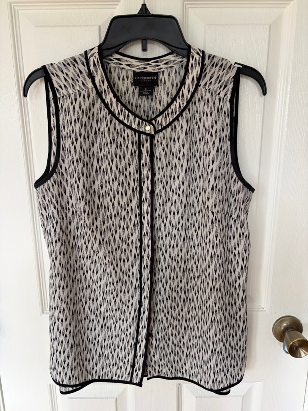 Liz Claiborne Black and White Patterned Sleeveless Shell